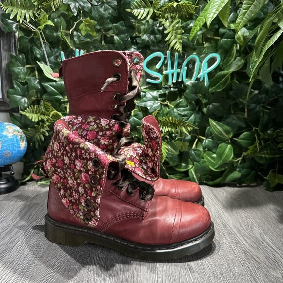 Dr. Martens Red 1914 Triumph Combat Boots Women's Size 10 Fold Over Tall Lace Up